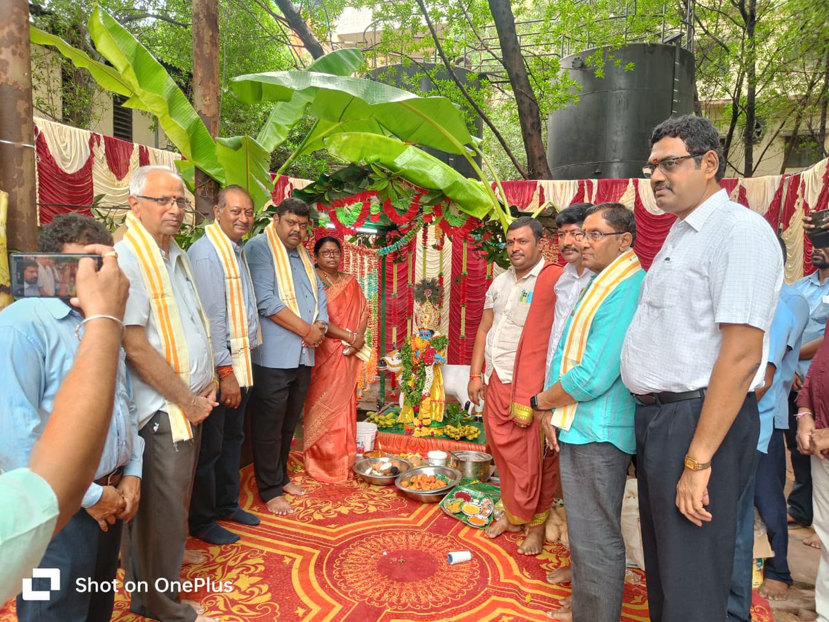 AdariAnandKumar's tweet photo. On the occasion of Krishna Janmashtami celebrations,
 Sri Aadari Anand Kumar, Chairman – Visakha Dairy conveyed his wishes that Lord Krishna’s blessings be with everyone.

#janmashtami #krishnajanmashtami #milk #butter #visakhadairy #adarianandkumar https://t.co/XBTJ5yTUpE