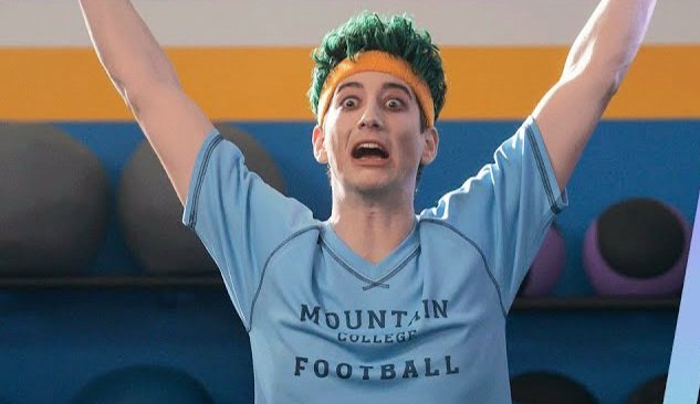 Milo Manheim como Zed em "Zombies 4: A Era dos Vampiros".