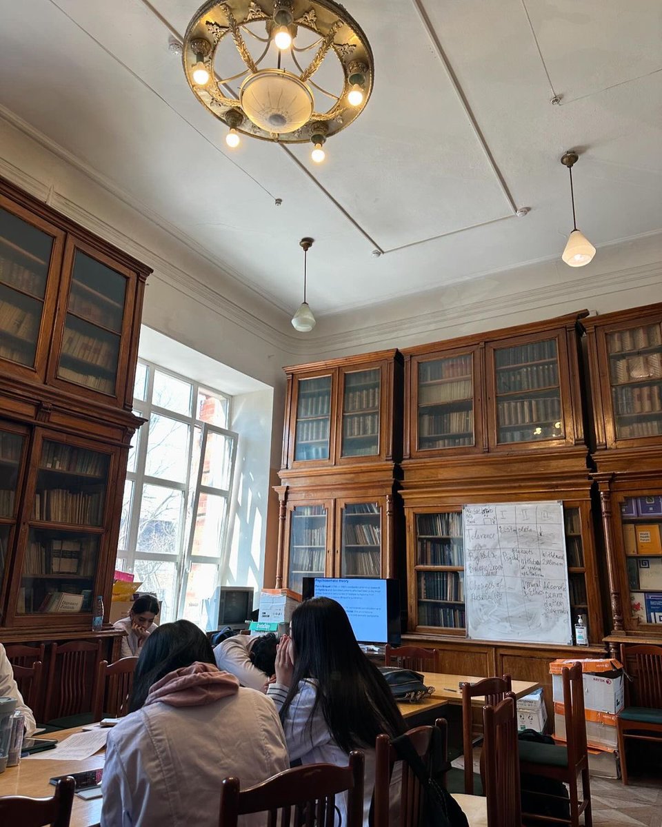 stemvictim's tweet photo. new intro post :p

she/her, 18, romania 🇷🇴 
medicine y1 (in english)
enjoys reading + art :p

#studytwt ♡ / ↻ to be moots https://t.co/PGiUxnYm4X
