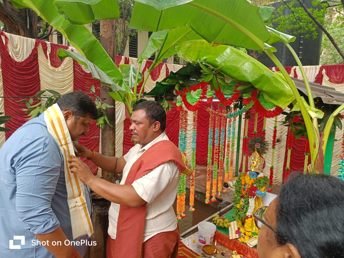 AdariAnandKumar's tweet photo. On the occasion of Krishna Janmashtami celebrations,
 Sri Aadari Anand Kumar, Chairman – Visakha Dairy conveyed his wishes that Lord Krishna’s blessings be with everyone.

#janmashtami #krishnajanmashtami #milk #butter #visakhadairy #adarianandkumar https://t.co/XBTJ5yTUpE