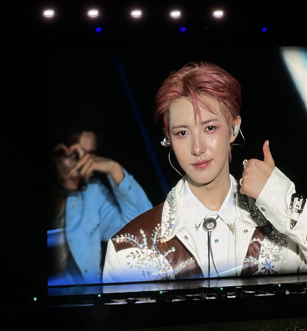 무슨이런  합성같은  사진이  다잇어