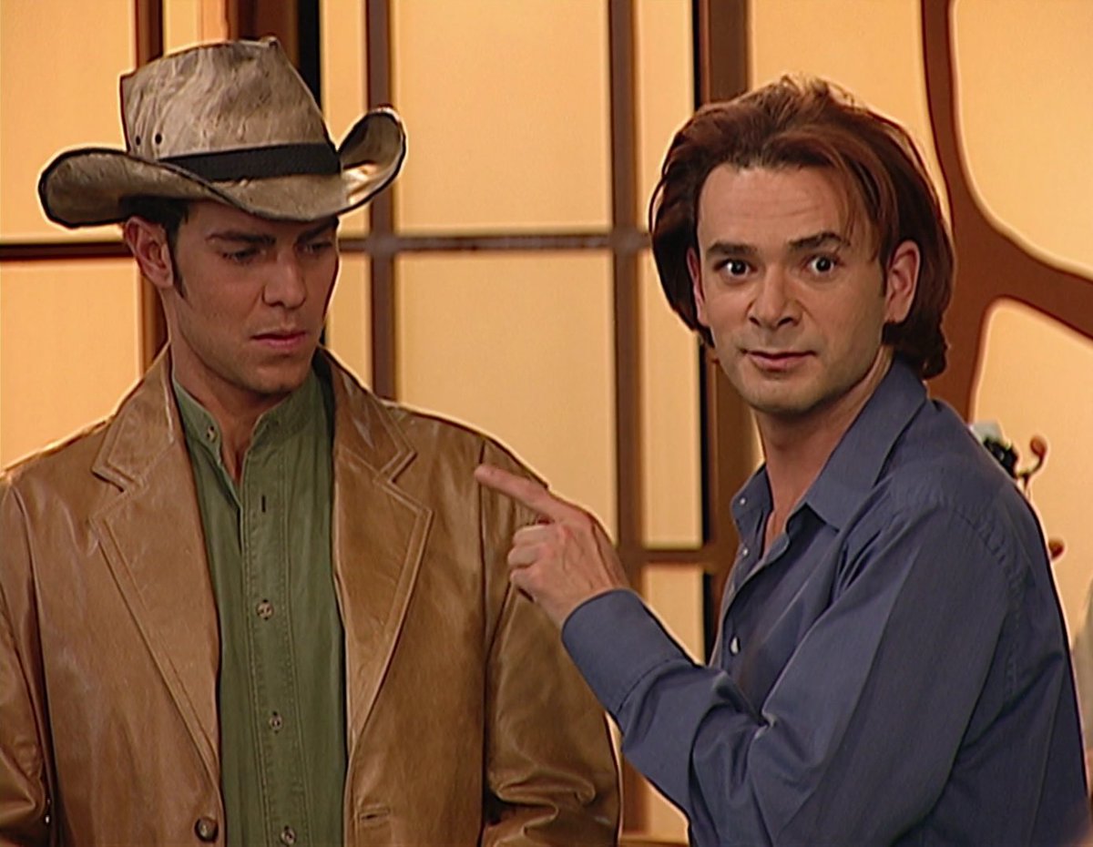 PasdeGavilanes's tweet photo. #PasiónDeGavilanes #PDG37 Ruth logra que Leandro emplee a Óscar en su centro de modas. https://t.co/M1Y2NUabw4