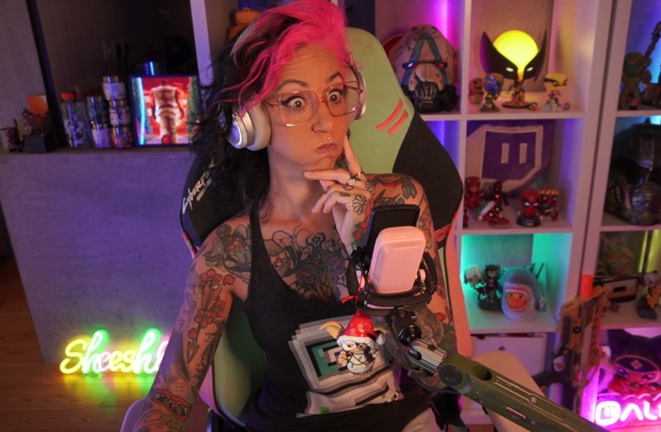 Ali3nSun's tweet image. 🔴LIVE NOW🔴
!DROPS ☕Cozy Dune Saturday PJ party🍩 @DuneAwakening  #FuncomCreator
twitch.tv/ali3nsun