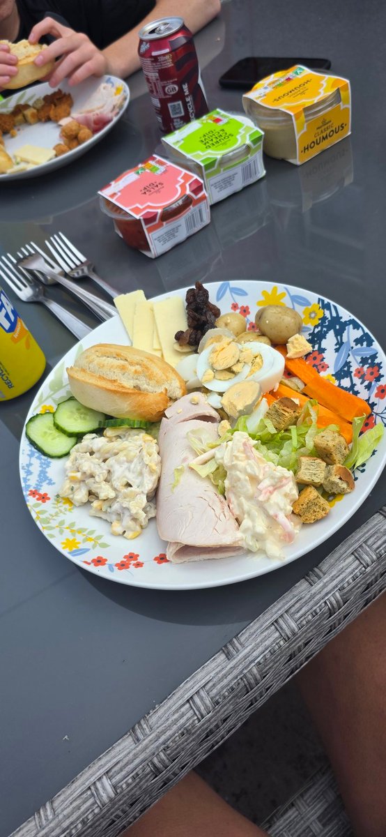 mrss009's tweet image. #salad #pickybits in the garden ☀️🍽🎵