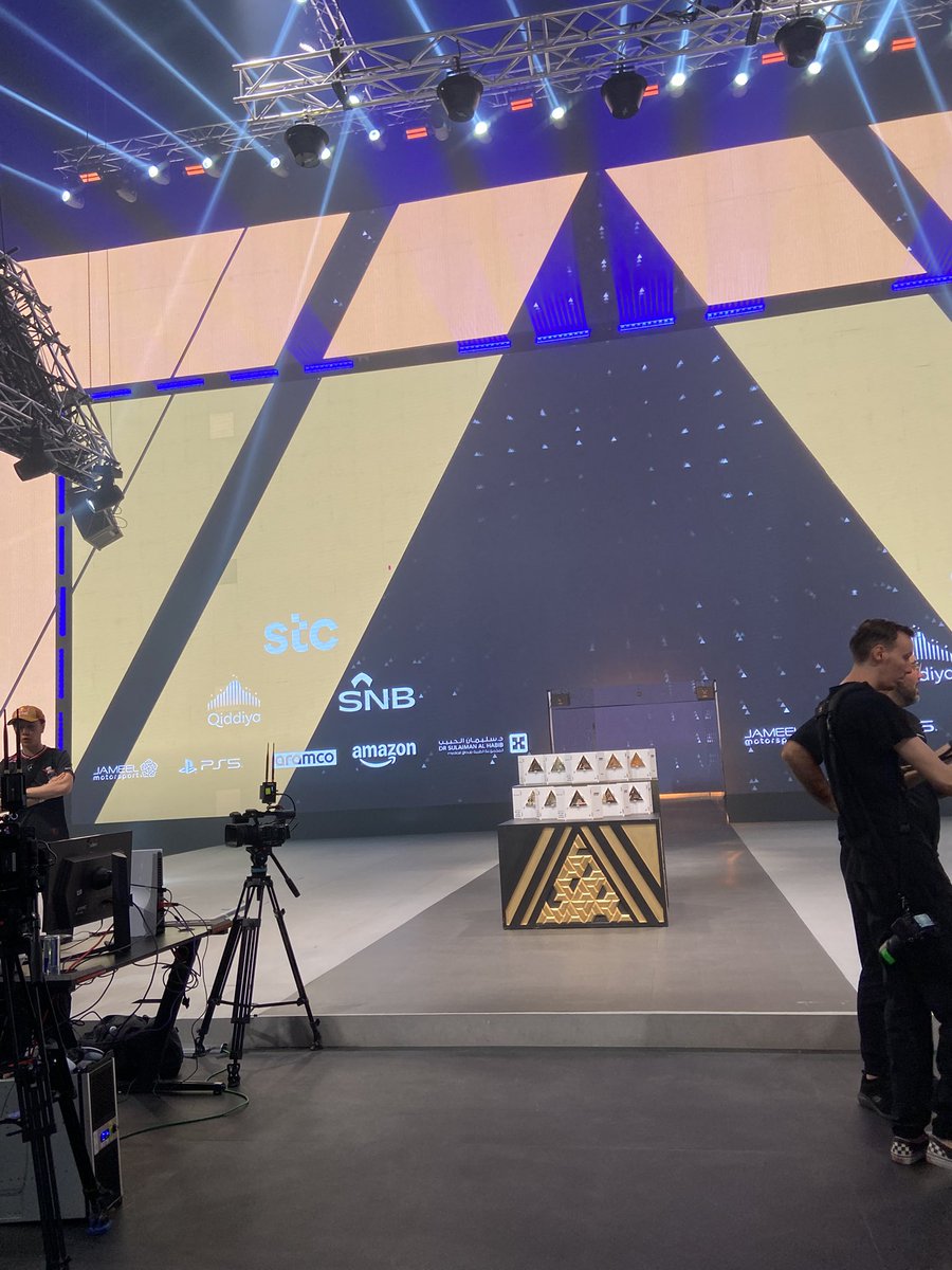 そろそろ始まります。
ここまできたら駆け抜けるぞ。