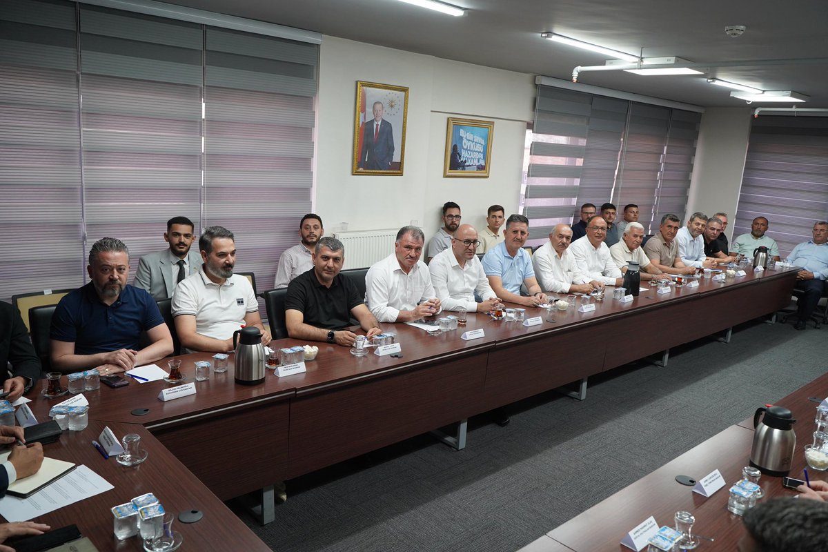 akparti_hacilar's tweet photo. İl Başkanımız Sn.Hüseyin Okandan başkanlığında,İl Yürütme Kurulu üyelerimiz ve 16 ilçemizin ana kademe ilçe başkanlarımızla kapsamlı bir istişare toplantısı gerçekleştirildi.İlçe Başkanımız Sn.Yasin Mutlu’nun da katılım sağladığı toplantımızın hayırlara vesile olmasını diliyoruz. https://t.co/wnATexLMRs