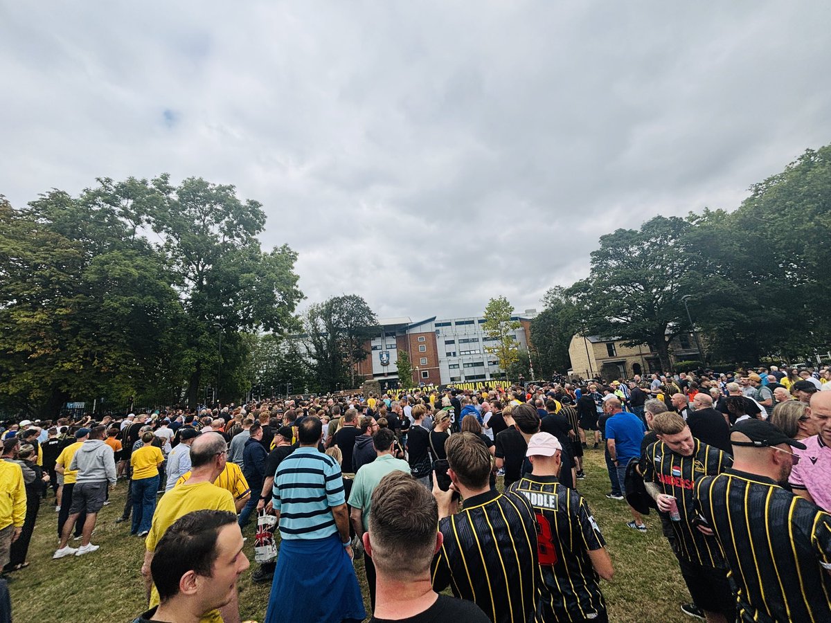 liz_baggaley's tweet photo. Get Out Of Our Club 💛🖤 https://t.co/AWRWUNF0d5