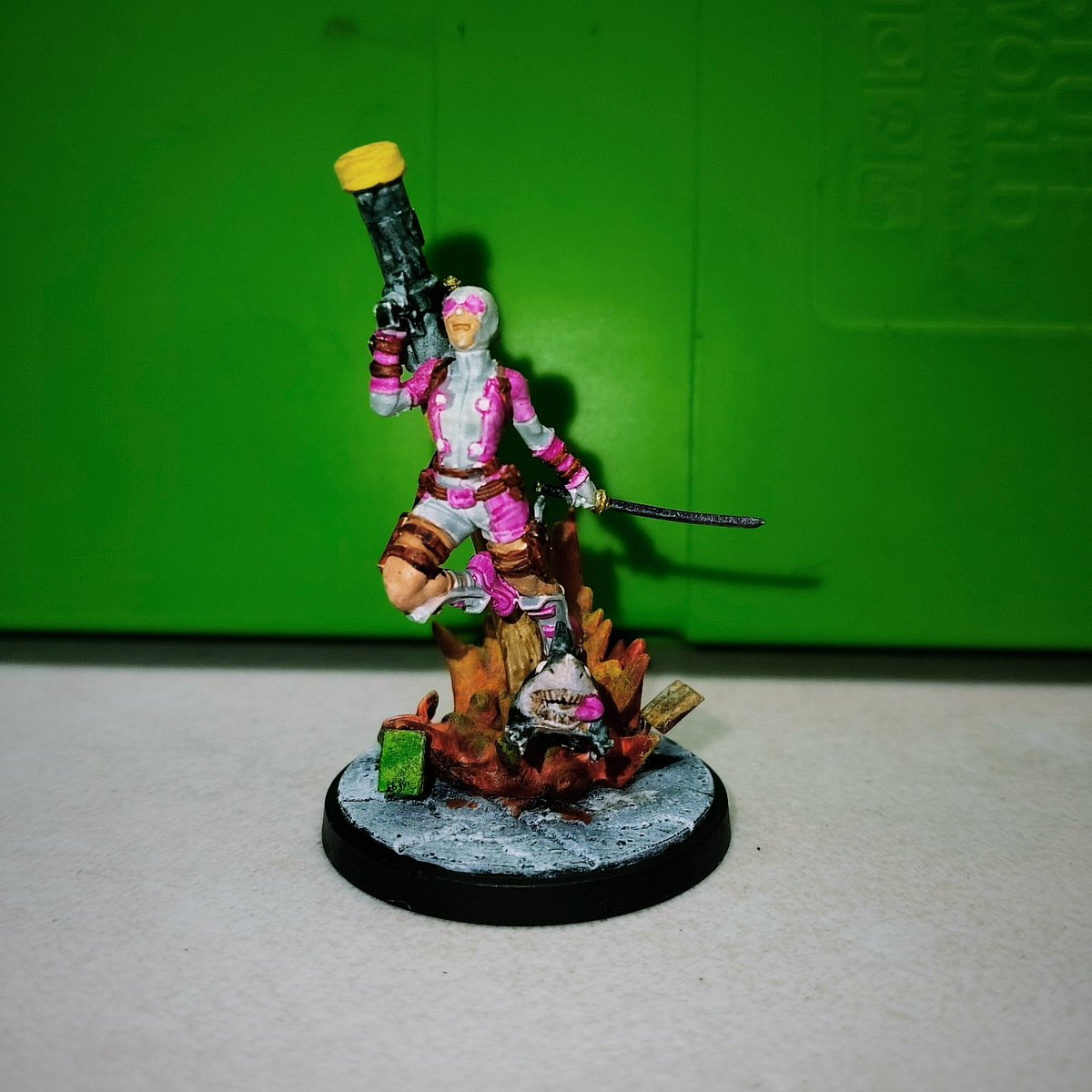 AlvaroDeLamo's tweet photo. Gwenpool (Gwendolyn Poole)

#marvel #marvelcrisisprotocol #gwenpool #gwendolynpoole #avengers #aforce #criminalsyndicate #miniaturepainting #wargame #miniature https://t.co/8qhx0YQkFB