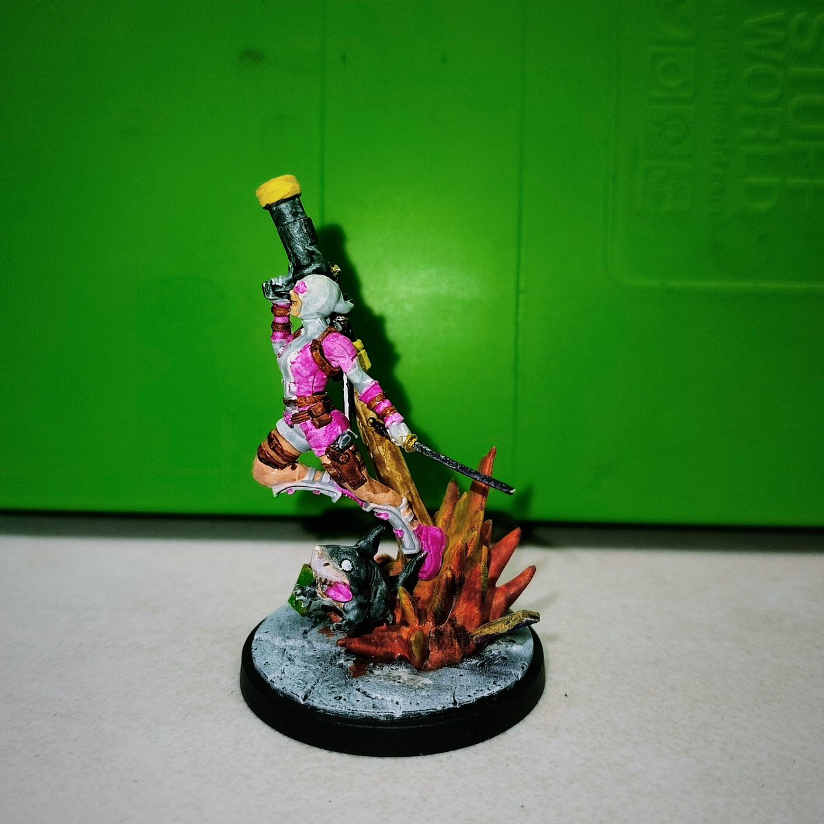 AlvaroDeLamo's tweet photo. Gwenpool (Gwendolyn Poole)

#marvel #marvelcrisisprotocol #gwenpool #gwendolynpoole #avengers #aforce #criminalsyndicate #miniaturepainting #wargame #miniature https://t.co/8qhx0YQkFB