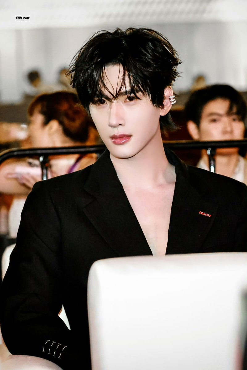 Min_zkim's tweet photo. กล้องแตกหมดละ คุณเขาจิกเกิน 

250816 | ©️ RedLight | 0113x0905
#ZhanXuan #จ่านเซวียน #展轩
#WeiboGala2025
#WeiboGala2025xZhanCheng https://t.co/g1rYCQJYVY