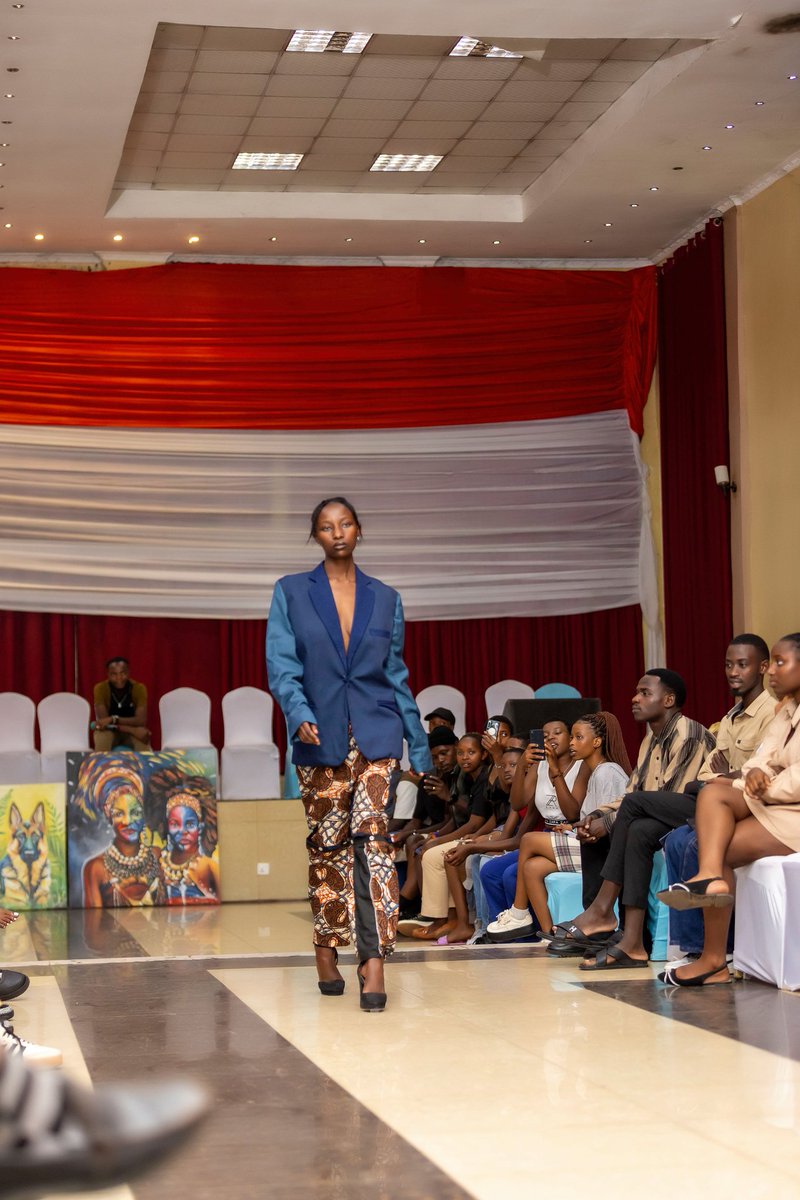 impuzu_design's tweet photo. Impuzu design fashion show parade https://t.co/Iv21fLWVqf