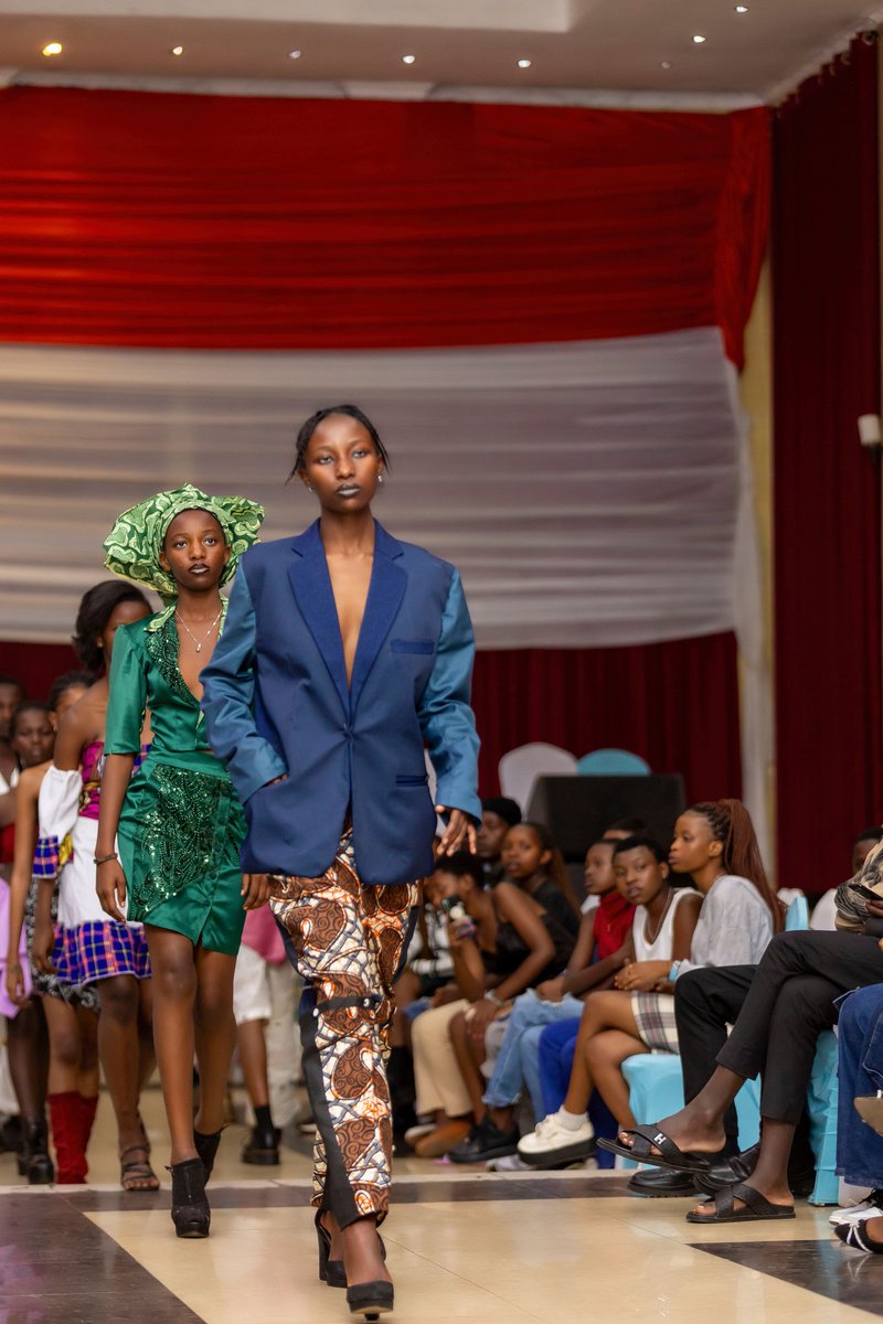 impuzu_design's tweet photo. Impuzu design fashion show parade https://t.co/Iv21fLWVqf
