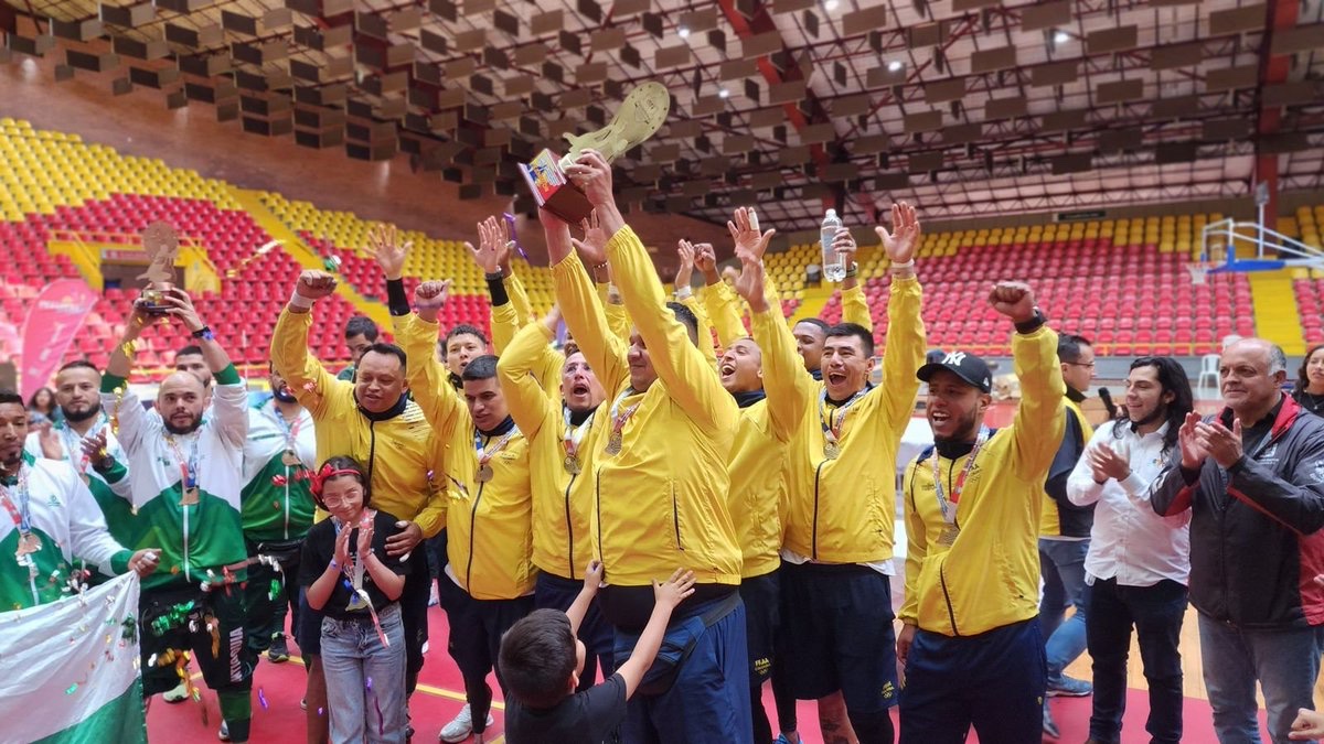 FuerzasMilCol's tweet photo. El equipo de Voleibol Sentado de @fedemffaa obtuvo el título de campeón en el IV Campeonato Nacional de Vóleibol, que se realizo en la ciudad de Bogotá.

Los soldados, marinos y aviadores reconocemos la fortaleza, disciplina, entrega y compromiso de nuestros campeones, quienes tanto en escenarios deportivos nacionales como internacionales, dejan siempre en alto el nombre de las #FuerzasMilCol y del país.  #ConLaFuerzaDeNuestrasFuerzas