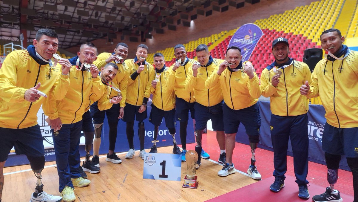 FuerzasMilCol's tweet photo. El equipo de Voleibol Sentado de @fedemffaa obtuvo el título de campeón en el IV Campeonato Nacional de Vóleibol, que se realizo en la ciudad de Bogotá.

Los soldados, marinos y aviadores reconocemos la fortaleza, disciplina, entrega y compromiso de nuestros campeones, quienes tanto en escenarios deportivos nacionales como internacionales, dejan siempre en alto el nombre de las #FuerzasMilCol y del país.  #ConLaFuerzaDeNuestrasFuerzas