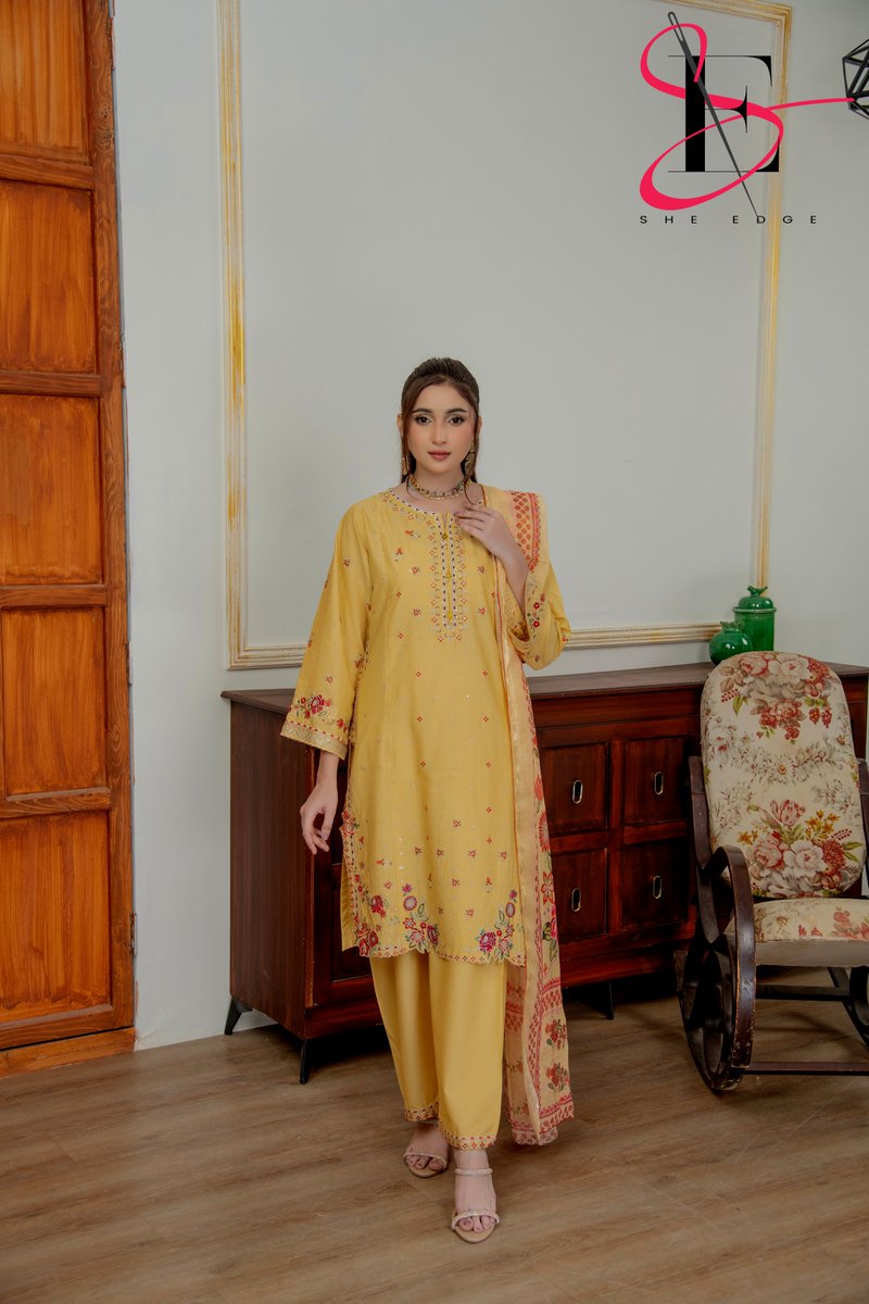 SHE_EDGE's tweet photo. Florals, colors & a little bit of sunshine β thatβs how we do fashion. πΌπ· #SheEdge #DesiStyle #PakistaniClothing #LuxuryLook #SheEdgeStyle #ChicAndTrendy https://t.co/AZuV3WXwHq
