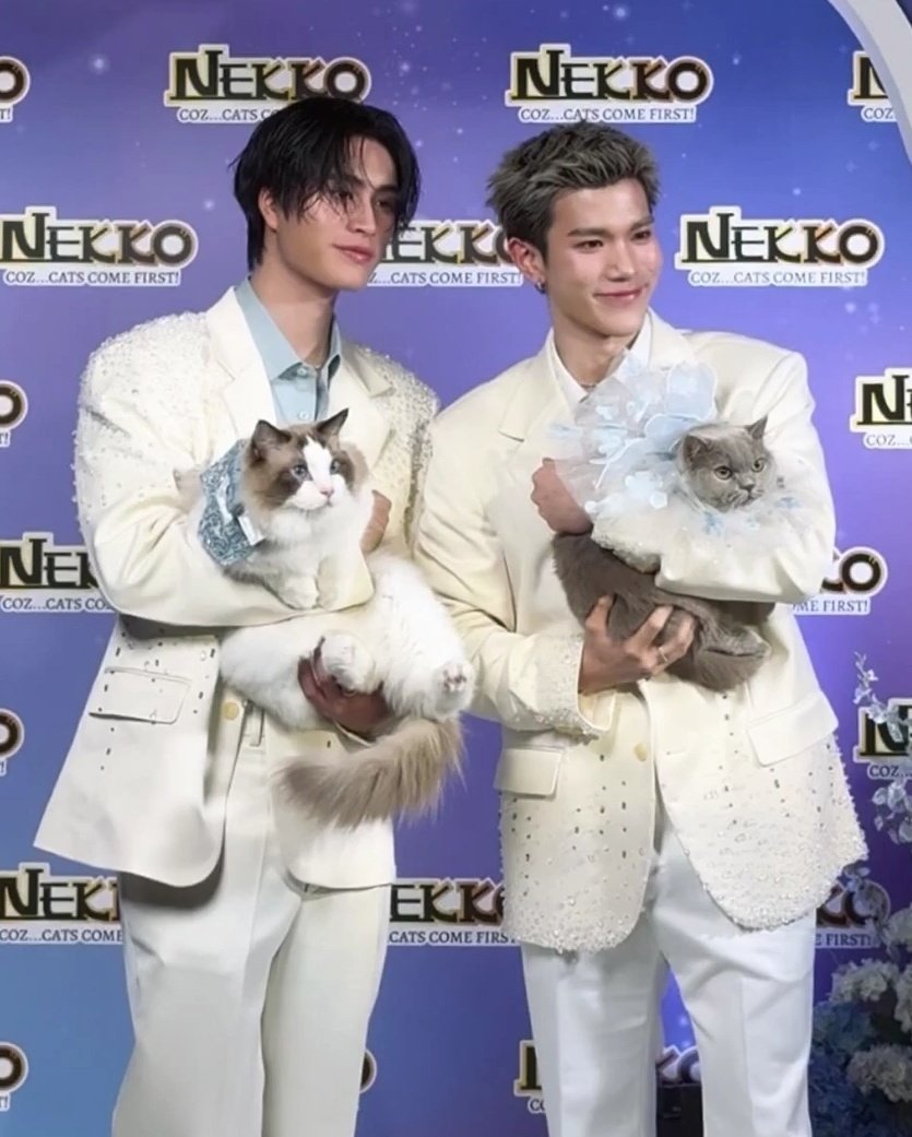 แกดูความไซส์ดิฟ แกดูความคนนึงยิ้มหวาน อีกคนยิ้มนิ่งๆ มันจะมีอะไรเหมาะสมไปกว่านี้อีกอะ ฮือออออ กุจะบ้า ร่าง 4.0 เว่อㅠㅠ♡♡♡

#NekkoxGeminiFourth
#Nekkotruelovetocat
#GeminiFourth #เจมีไนน์โฟร์ท