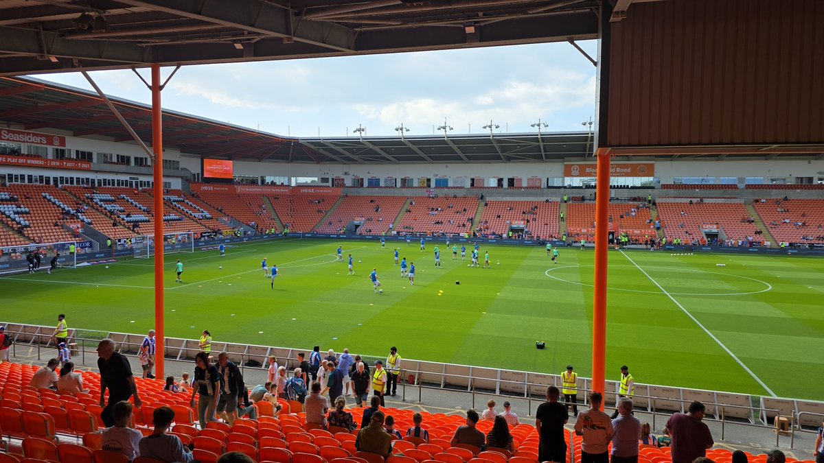 Andy Kaye (@thepitofclay) on Twitter photo Them tricky Terriers warming up #htafc Them tricky Terriers warming up #htafc