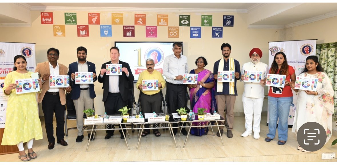 YesWeCan_Org's tweet photo. 📣 We’ve localised #SDGs in #telugu #Andhra_University 🎆🎇 

🥇#InterFaith Dialogue on #youthday2025 ~250 delegates 🇮🇳🇦🇫🇲🇲🇳🇦🇧🇩🇱🇰present data insights on economic impacts &amp; role of religion

🙌 UNIC Dir -Darrin Farrant, AU VC &amp; @stephen_akc

@UNinIndia @KCLalumni @UNYouthAffairs https://t.co/B8LOTxmMnZ