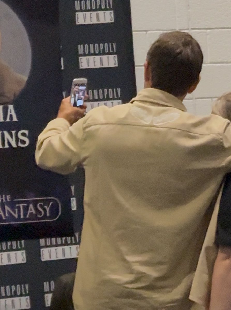 acklesbitch's tweet photo. MISHA IS WEARING A SUPERNATURAL SHIRT, IT HAS WINGS ON THE BACK. Hes dressed very cas coded, I CANT https://t.co/Zh9D1w6aTc