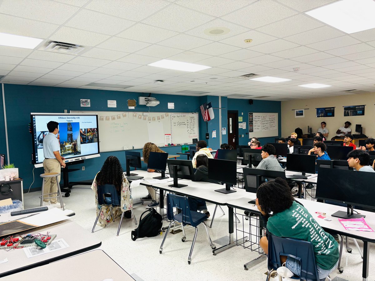 TravisHS_CTE's tweet image. Shoutout to ’23 THS alum Evan for inspiring our engineering students! From @THS_Tigers → @TAMUEngineering → summer offshore internship with @ValarisLimited aboard the Valaris DS-16. His drive, humility & leadership make him a role model for all! #DevelopingLeaders #LeadthePAC