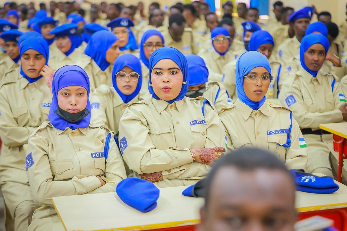 Mo_Sikes's tweet image. I extend my congratulations and felicitations to the young men and women both officers and recruits who today graduated from the Somali Police Force Training College in Carmo Bari, Puntland. 

Special commendation is due to the #PMPF  which has admirably fulfilled its mandate to…