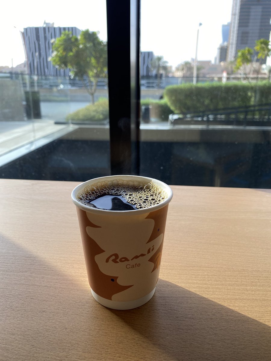 للي وده بكفي رايييييق داخل الفندق 
جبت لكم هذا الكفي داخل فندق ألما أسمه Ramli cafe
حبيت أنهم مشروباتهم متنوعه وعندهم مشروبات الصيف ما تحتارون في الاختيار وايضا تنوع في الحلى القهوه 👍🏻
عيبه أنه الجلسات محدودة لكن تقدرون تطلبون وتجلسون داخل جلسات الفندق
📍 maps.google.com/?q=Ramli%20Caf…