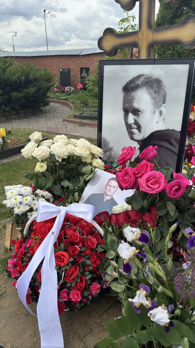 фото с 4 июня 
18 месяцев без Алексея Навального 

«ты, конечно, сразу в рай
а я не думаю, что тоже…»