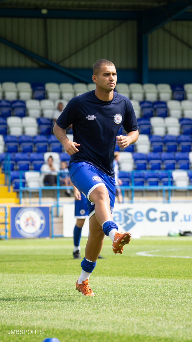 Warming up in the sunshine ahead of today’s game 🌞

📸 <a href="/JXBRIERLEY/">Josh brierley</a>