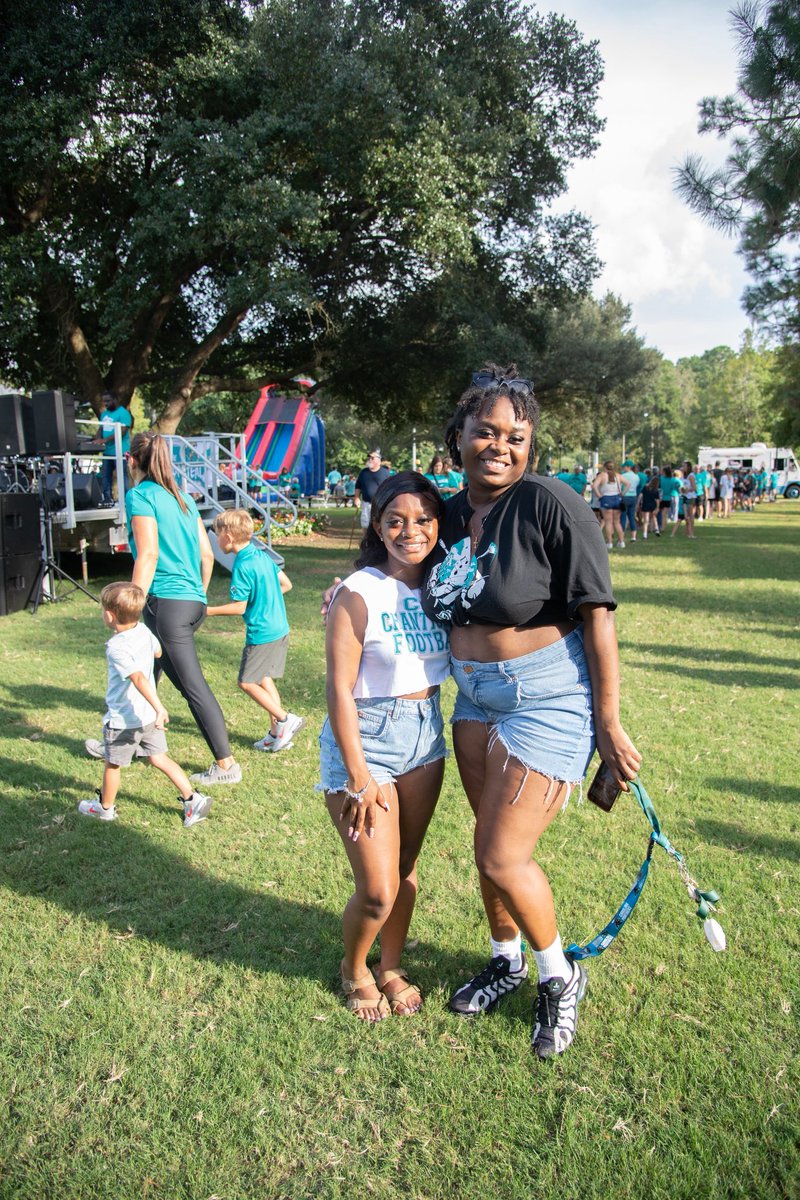 CoastalAlumni's tweet photo. Only three more weeks to go! We can’t wait to welcome all of our alumni back for football season. See you at our first Alumni TEALgate on September 6! 🏈 RSVP now at https://t.co/osNihHKsSy. https://t.co/m8YjL86kxs