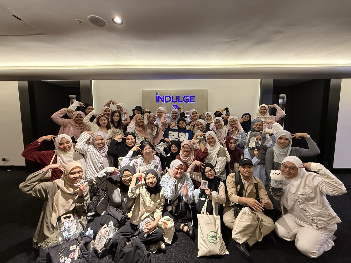 mycaratsunited's tweet photo. THE SHADOWS EDGE PRIVATE SCREENING FOR JUN SUPPORT IS A SUCCESS FROM MYCARATS 🇲🇾

Carats who came, we hope you had another happy day today with actor Wen Junhui! 🩷🩵 We wrapped up with Jun’s “nyang!” 🐱

ACTOR JUNHUI ON THE BIG SCREEN
#JUNHUI_TheShadowsEdge
#JUNHUI_HuFeng
#文俊辉 #준
@pledis_17