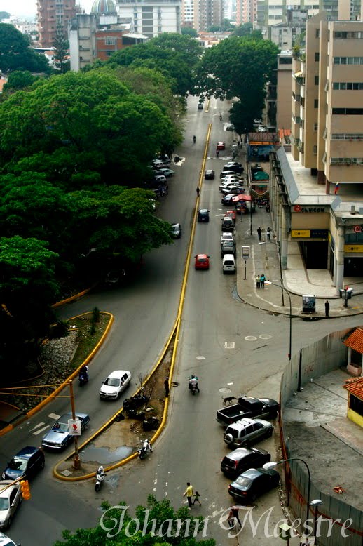 ElParaisoNow's tweet image. #Suceso|| Reportaron una persona fallecida justamente en el semáforo del Triangulo de El Paraíso. 
Referencia: CC Multiplaza, Arturos y Supermercado RIO. Autoridades en la zona tomando control de la situación
#⃣#Caracas Venezuela #Cicpc #Motorizado #16Ago