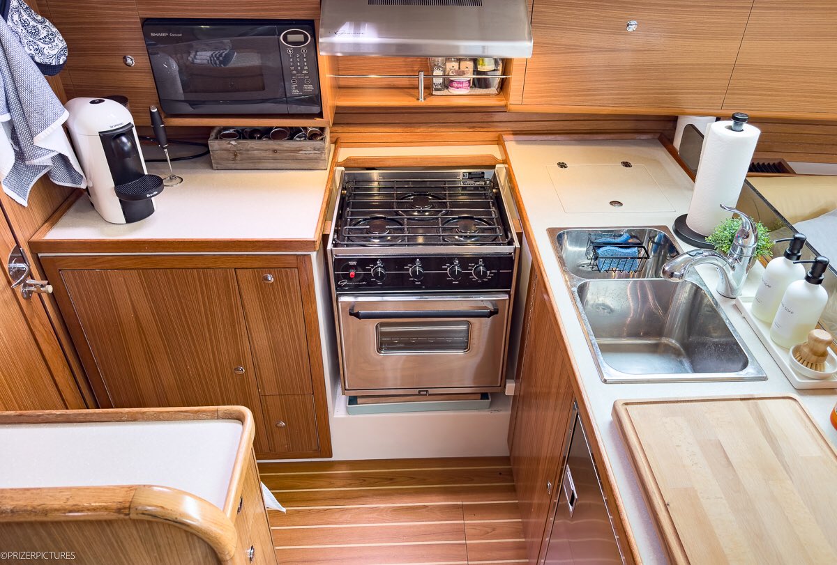 CrowsNestYachts's tweet photo. 44' Catalina 445 2010 - Exceptionally maintained, bow thruster, davits, generator, air-conditioning, watermaker, turn-key! Price: $279,000. For more info click here: https://t.co/EkCxkYFzIg or contact listing agent Gene Prizer at (310) 749-4232 or gprizer@crowsnestyachts.com. https://t.co/meECJb1zZy