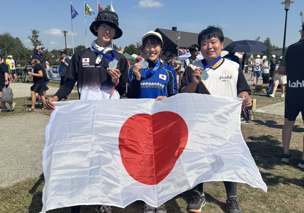 モルック世界大会2023
国別対抗戦 準優勝のメダルを頂きました！！🥈

2年越しでも超超嬉しい🧡
作成してくださったIMOに大感謝です！！