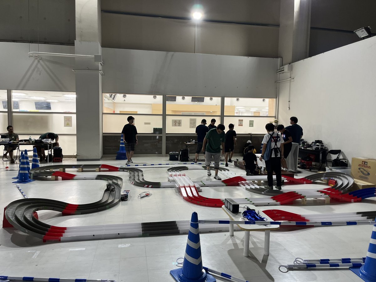 DYHTY8isoi65512's tweet image. ミニ四駆一家、父ちゃん初優勝🥇

苫小牧🌝のレーサー様、運営された皆様、ナイトレースお疲れ様でした🙇🏻‍♂️

遠征で沢山のレーサーが来て盛り上がりも凄く白熱したステチャレでした‼️

家族4人、全員チケット🎫をゲットでき
静岡の大会で走らせる🏎️夢が叶いました😭
父ちゃん、引率は回避できました🤦🏻‍♂️