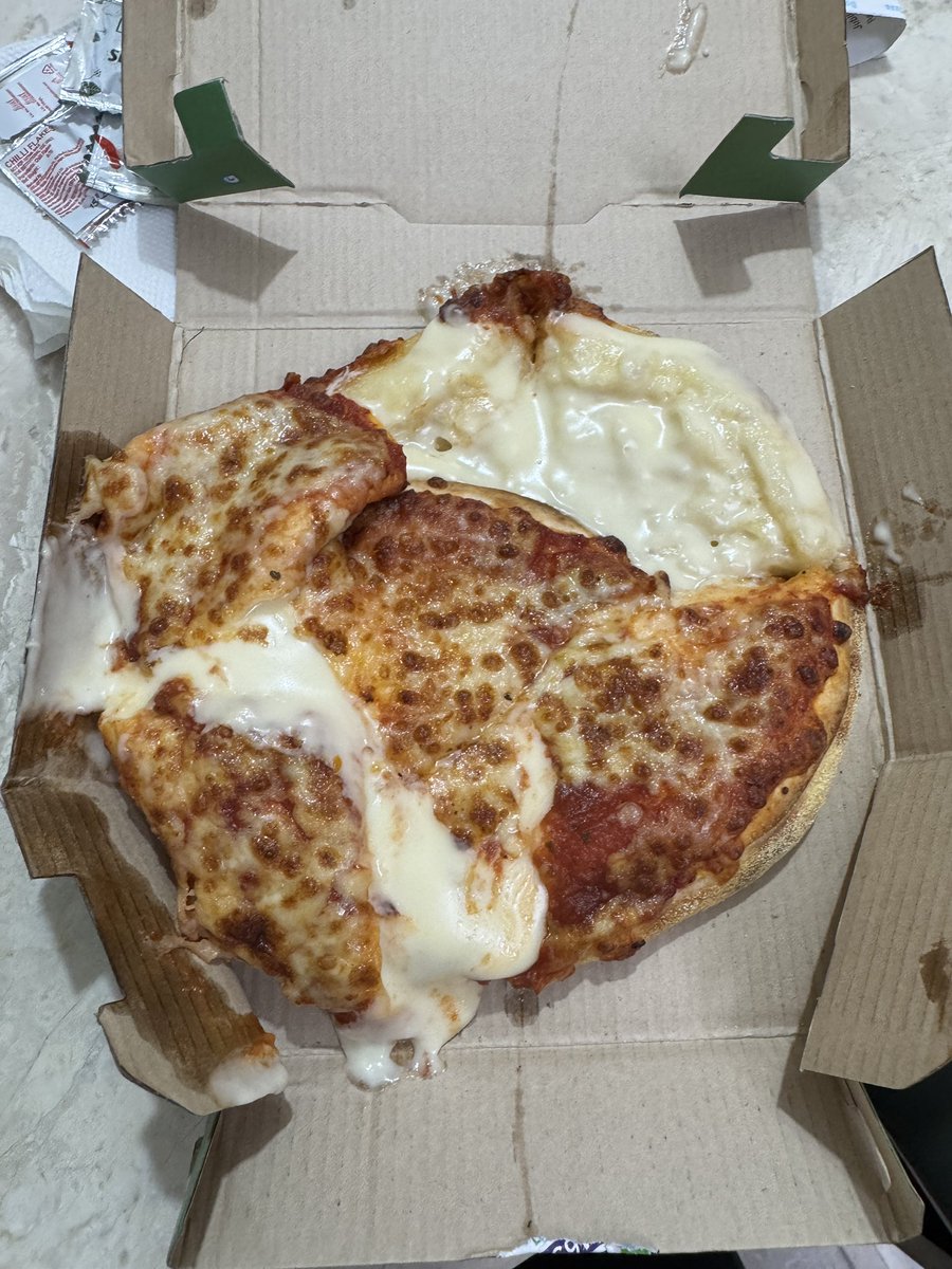 Kunal_Kawade_KK's tweet photo. Dear @dominos_india I am very disappointed with your home delivery service today. Look what way you have delivered this pizza to me today. I expect my refund today for this pizza https://t.co/ANeA2SZ1qQ