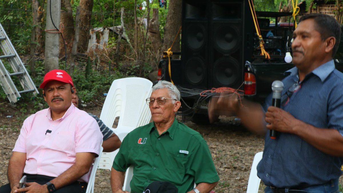 Cumpliendo compromisos con nuestra gente.
Hoy entregamos un proyecto más de energía  en la comunidad de El Tambor, beneficiando a más de 15 familias.

Gracias al pago de los impuestos de los buenos marcovianos seguimos llevando desarrollo a cada rincón de nuestro municipio.