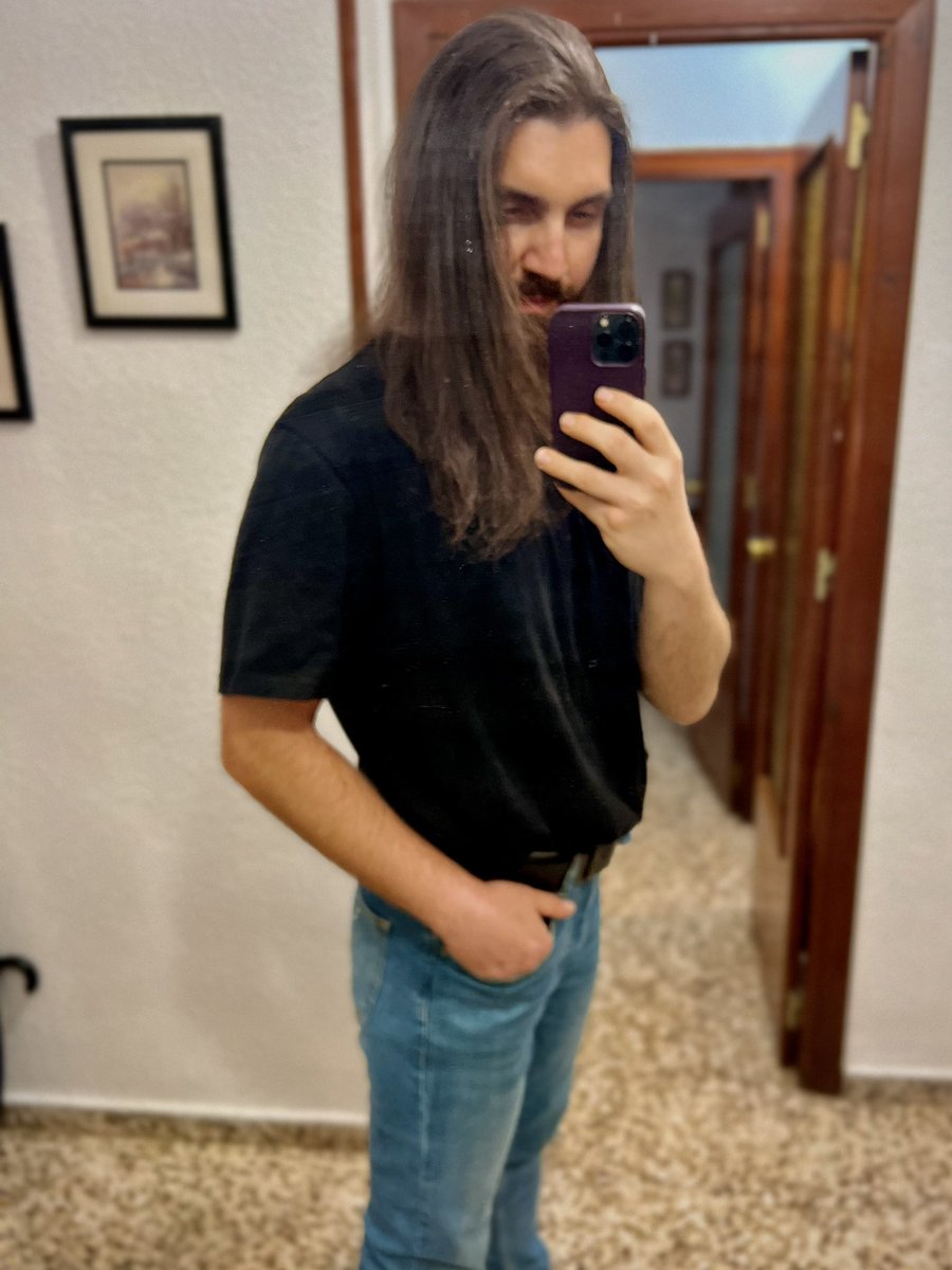 Vamos a por el turno de la tarde✨

Uf me he despertado de la siesta y ha sido un auténtico “y si no voy?”😂

Pero no, no se puede NOOOO SE PUE🥲

A ver qué tal se da la jornada y que no vengan mucha gente desagradable🙈

Espero que paséis una buena tarde familia💜