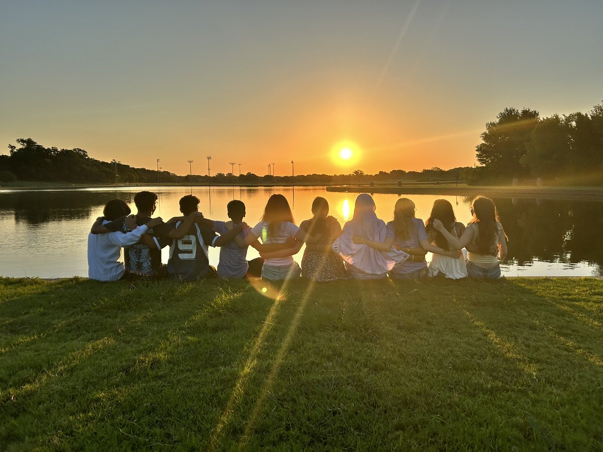 Thank you to all of our seniors who showed up yesterday morning for Senior Sunrise! Let’s make this year one to remember!! #seniorsunrise☀️ #classof2026🎓