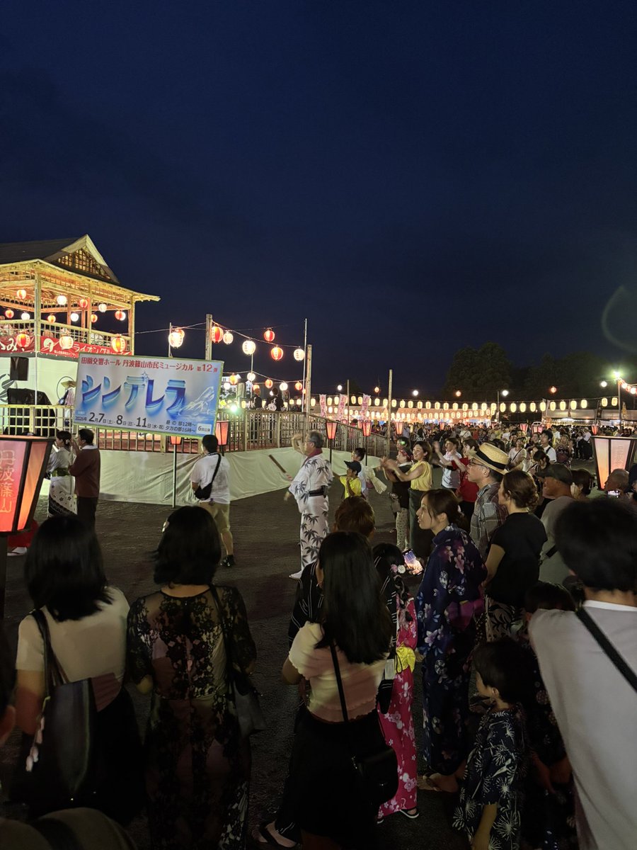 fumihito44's tweet photo. デカンショ祭‼️
満喫しました、地元の祭りと違い酔っ払いが居ない👍
#デカンショ祭 https://t.co/jbv8y0tKY8