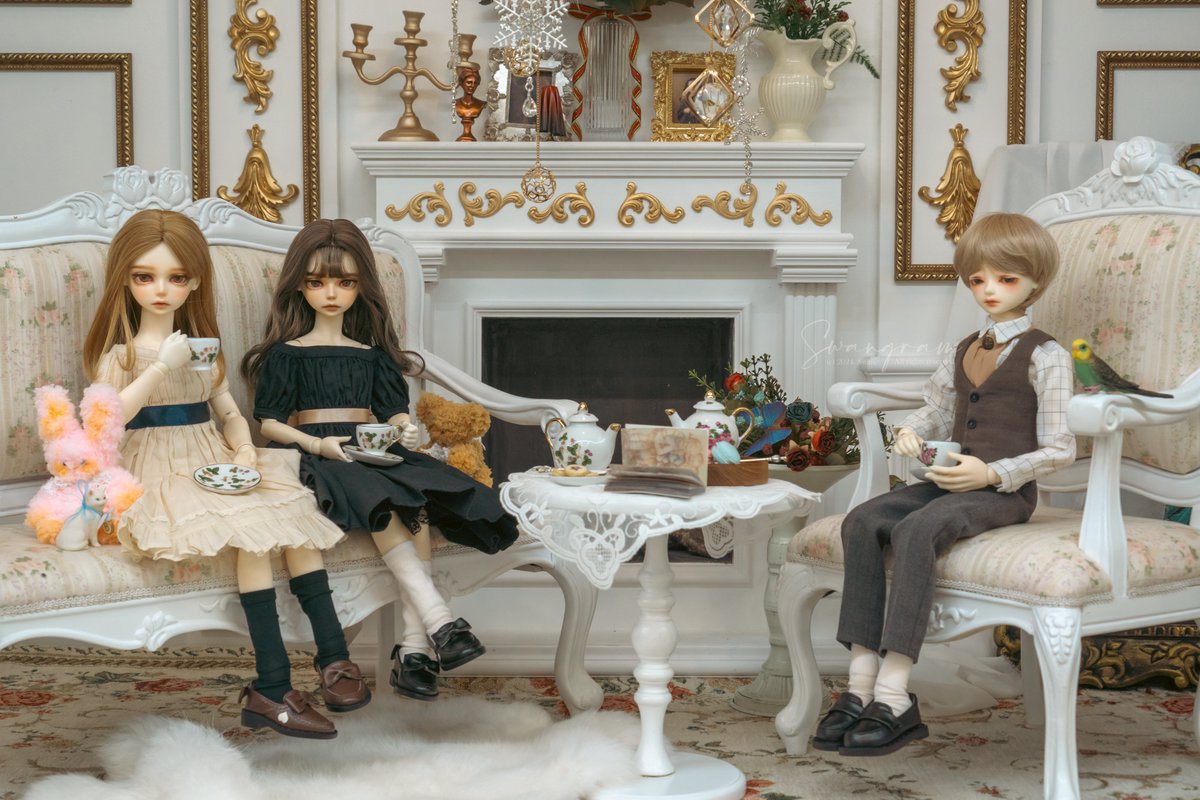 swan_vn's tweet photo. #WD_Family
우드 저택에서 티타임 중인 어린 삼남매👨👧👧
성격에 따라 앉아있는 자세와 발 끝이 달라서 매우 마음에 들어🤭
#블루페어리 #bluefairydoll
#TF_Arthur #TF_LouisValentine https://t.co/U4pY7b0j27