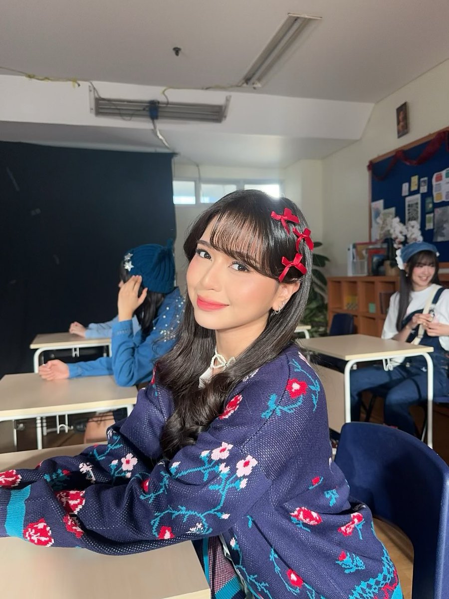 Mihu mihu edisi #KathReview! Guys kalian hrs cb vc sama <a href="/I_KathrinaJKT48/">Kathrina Irene</a> setidaknya sekali seumur idup. Bs di yakini beres vc bakal full nyengir (😁). Lu sip bgt tin mksh udh beri doa 7 menit di gantikan org 7 member bts itu yah...? LU CANTIK BGT SUMPAH WALAUPUN TENGIL BGT 😒🫵🏻