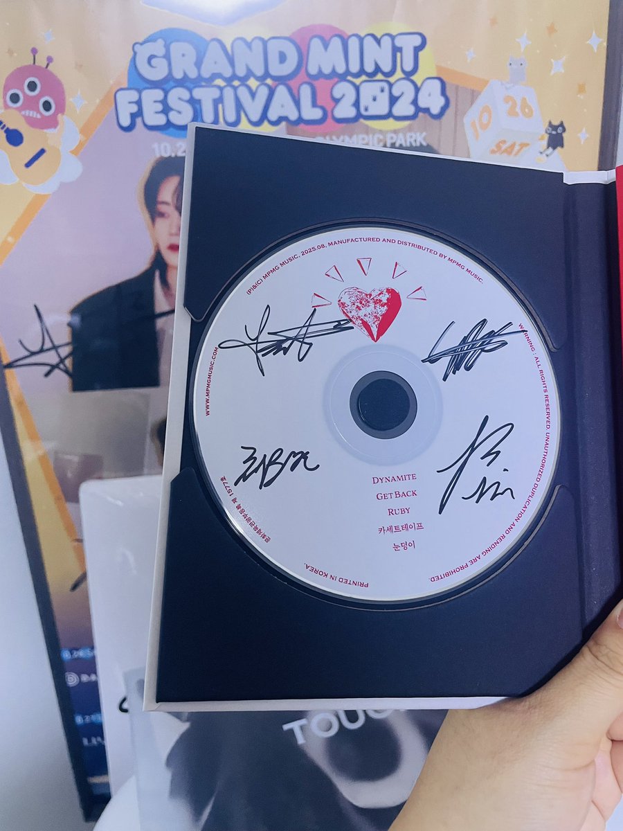 hee2_2's tweet image. 착하게 살게요… 사인반 도착…

#터치드 #레드시그널 #redsignal