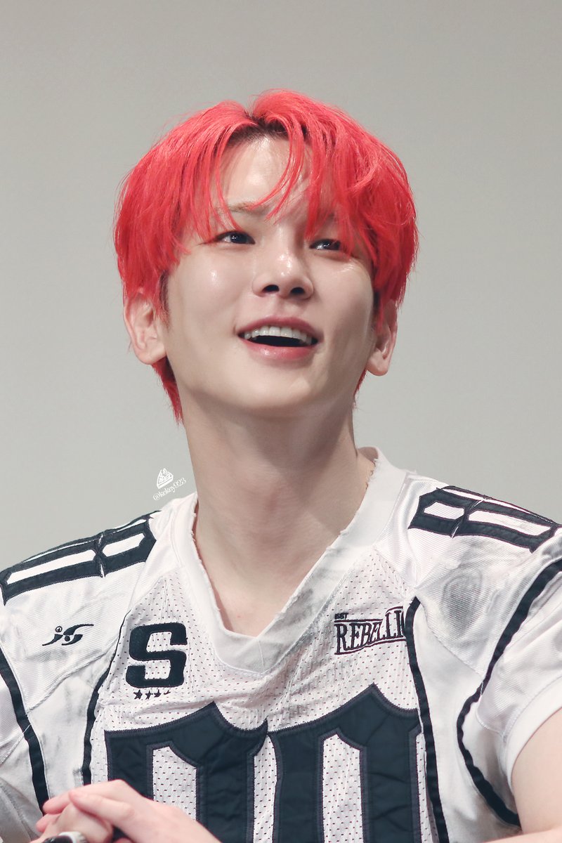 Kekey923's tweet photo. 20250816 헌터 팬싸 기범📸

아 너무 예쁜데 ... 너무 예쁜데 ... 
#KEY #SHINee #기범 https://t.co/ydLzH2CFqn