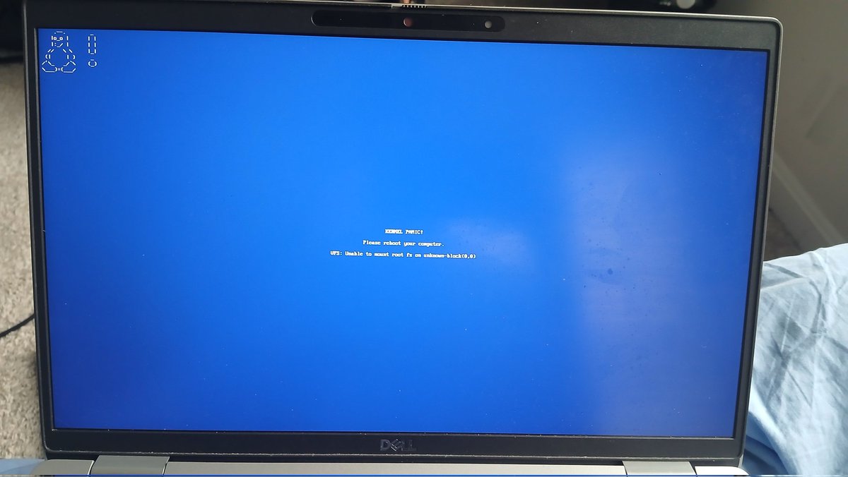 prodbyfed's tweet photo. The linux blue screen of death https://t.co/nxsnqhTZPU