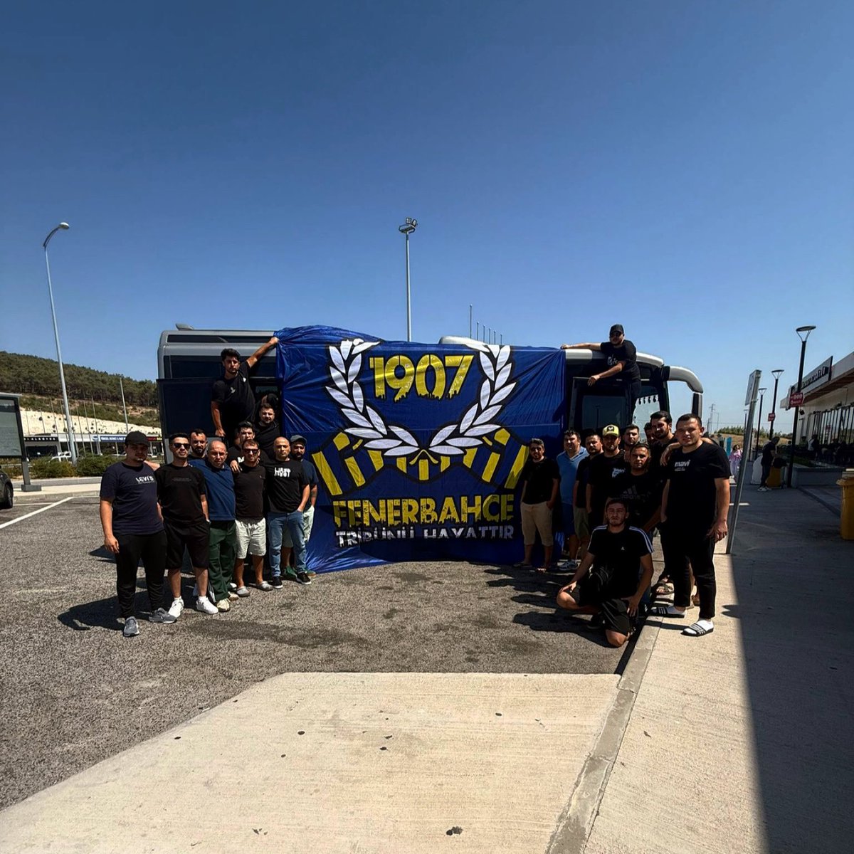 Hep Peşinden! @fenerbahce 

#FenerbahçeTribünüHayattır