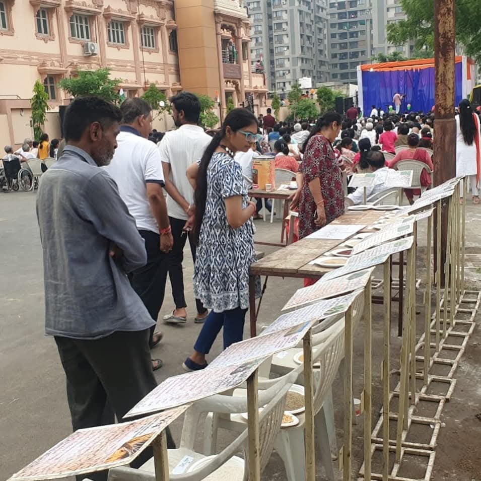 79वां स्वतंत्रता दिवस समारोह 
नवा रानीप नगर में खेलो और खिलो संस्था द्वारा सांस्कृतिक कार्यक्रम आयोजित हुआ। सृष्टि संस्था ने मिलेट प्रदर्शनी के माध्यम से लोकजागृति का संदेश दिया
साथ ही जैविक खेती करने वाले किसानों का सम्मान किया गया
विष्णुभाई विट्ठलभाई पटेल
नवनीतभाई शिवाभाई पटेल