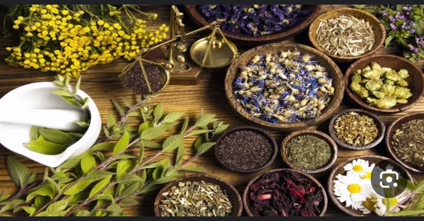 لننتبه ما يسمى بالطب الشعبي وعلاجاته المنتشرة هنا، كثير من الوصفات تعتمد على تجارب فردية أو قصص متناقلة، بدون دراسة علمية، وهذا ممكن يكون خطر لو استُخدم لعلاج بعض الأمراض بدل الطب الحديث.

وفي بعض الحالات، الطب الشعبي يسبب أذى مباشر، مثل خلطات أعشاب فيها سموم أو تراكيز عالية ..