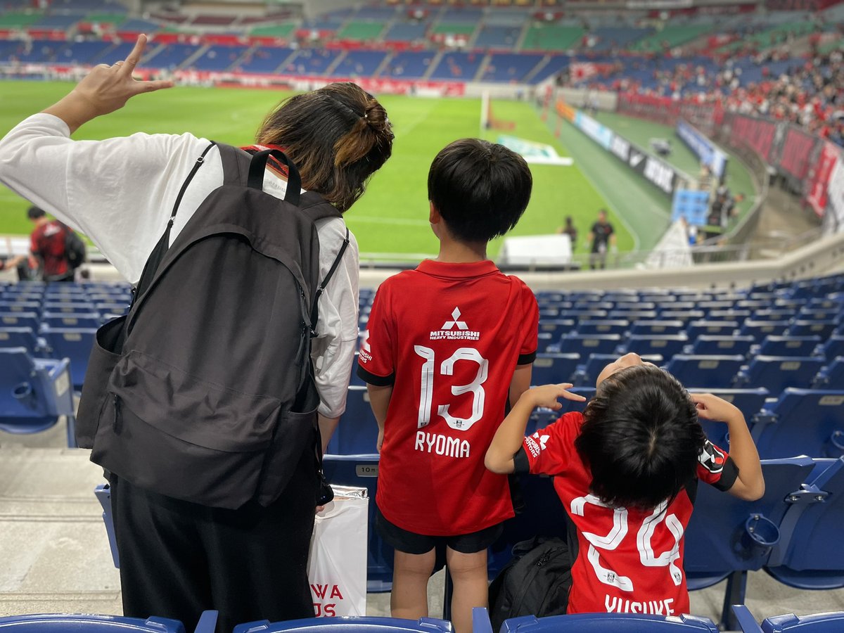 akai.hishigata (@akaihishigata) on Twitter photo 🙌 勝利 🙌
We are REDS!👊♦️🇾🇪
本日は妻氏・息子氏2号・息子氏3号と共に🤝
なお、JCY U-15に参戦中の息子氏1号、本日も出場ナシもクラブは予選リーグ第2節を1-0で勝利 🙌
明日の第3節に勝てば決勝トーナメント進出、か⁉︎
…と娘氏1号からレポートがありました。 🙌 勝利 🙌
We are REDS!👊♦️🇾🇪
本日は妻氏・息子氏2号・息子氏3号と共に🤝
なお、JCY U-15に参戦中の息子氏1号、本日も出場ナシもクラブは予選リーグ第2節を1-0で勝利 🙌
明日の第3節に勝てば決勝トーナメント進出、か⁉︎
…と娘氏1号からレポートがありました。