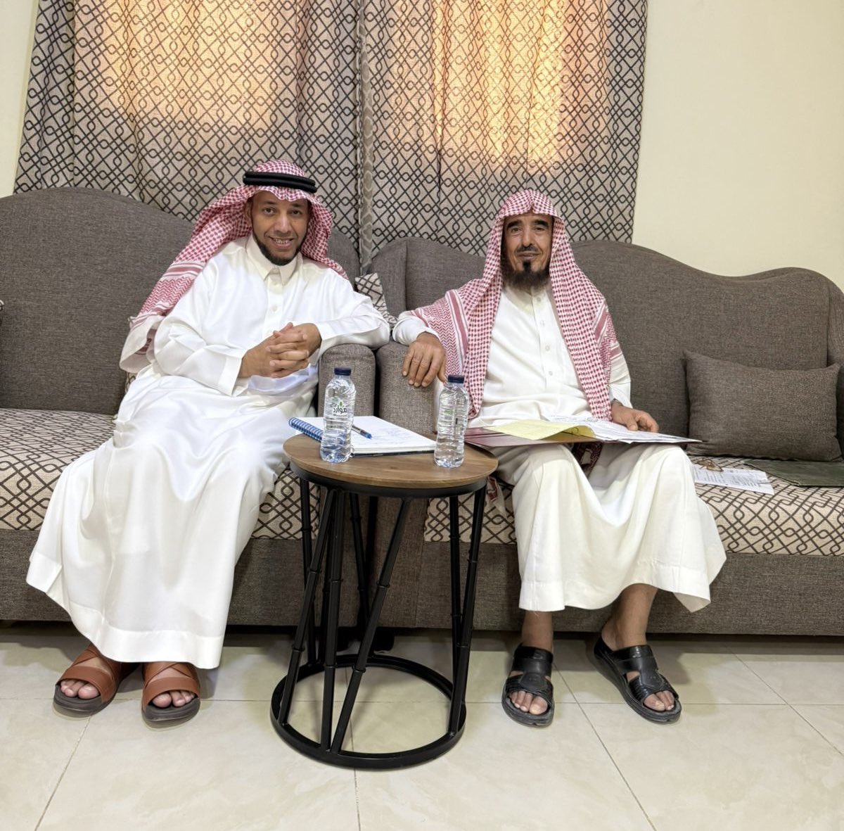 Abdulatif_MH's tweet photo. #الدلم 
1️⃣
#حديث_الذكريات عن #ابتدائية_المحمدي (في الحرملية)
وغيرها, في رحلة تعليمية ممتعة ومميّزة قاربت الـ ٣٧ عاما
مع المربي الفاضل الأستاذ القدير … الشيخ 
#محمد_بن_ناصر_بن_عبدالله_القحيز 
🔸أحد طلاب ابتدائية المحمدي #بالحرملية عام ١٣٧٥ هـ.
🔸خريج معهد المعلمين بالدلم عام ١٣٨٤ هـ.
🔸المعلم بابتدائية #خفس_دغرة عام ١٣٨٥ هـ.
🔸مدير ابتدائية #خفس_دغرة عام ١٣٨٧ هـ.
🔸مدير ابتدائية حمزة بن عبدالمطلب بالخرج عام ١٣٩٢ هـ.
🔸أحد أبرز التربويين في #ابتدائية_اليرموك خلال ٢٣ عاما
🔸المؤذن الحالي لجامع ابن حفيظ بـ #الخرج.

#كامل_اللقاء في التغريدة التالية ⬇️

#يتبع 2️⃣
