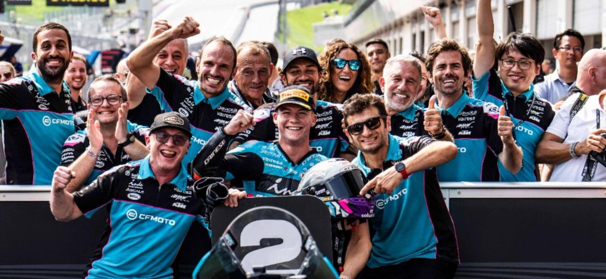 ¡Grande Dani Holgado! 💪 El piloto del CFMOTO Aspar Team ha brillado hoy con un impresionante segundo puesto en la pole de Moto2 en Austria, ¡perfectamente posicionado para la carrera de mañana! 🏍️ Y qué decir de David Alonso, también del Aspar Team, que sale en una gran posición